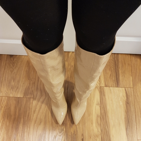Cream knee high pointed toe boots - Picture 4 of 8